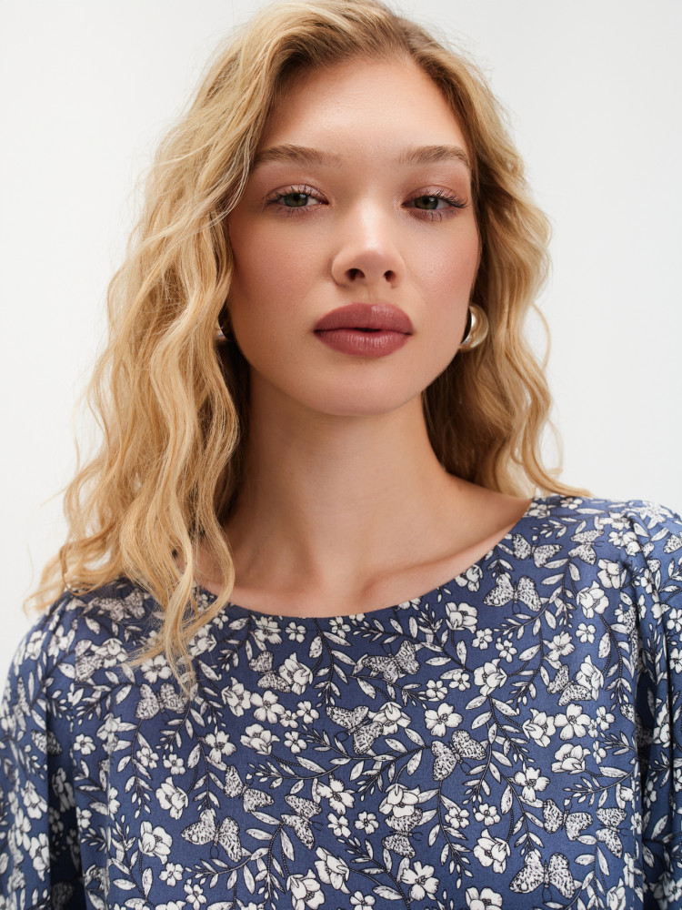 Sukienka mini z wzorem w drobne kwiaty 