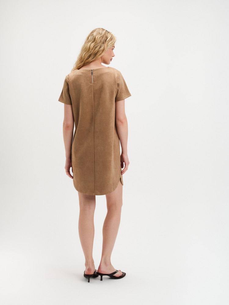 Beżowa mini sukienka z imitacji zamszu 