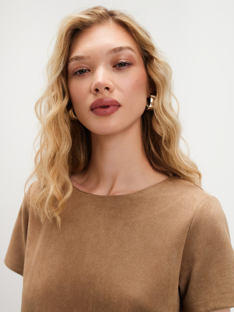 Beżowa mini sukienka z imitacji zamszu 