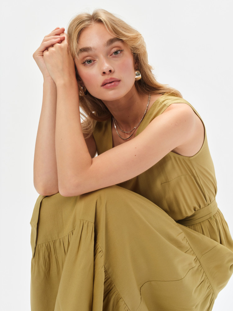 Casualowa sukienka w kolorze khaki 