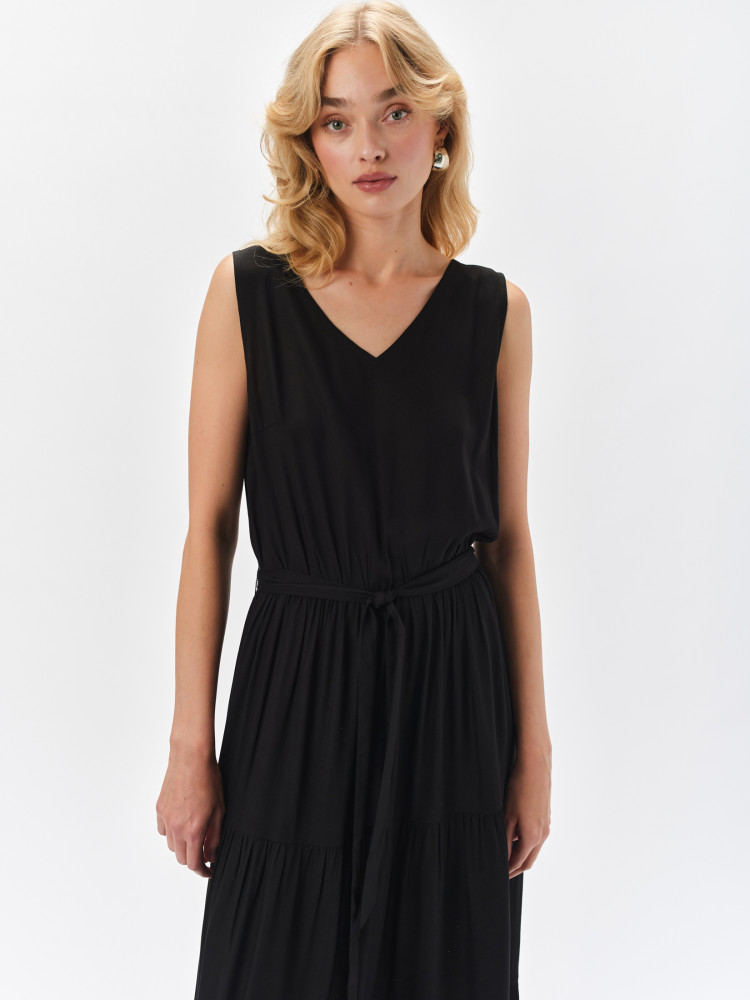 Casualowa czarna sukienka maxi 