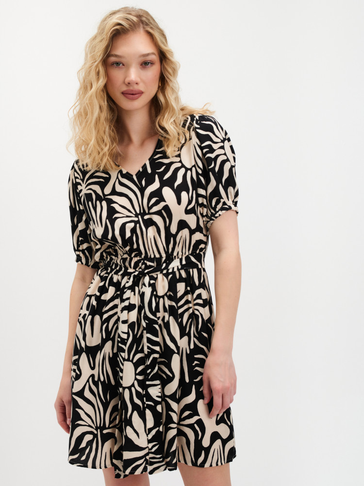 Czarno-biała sukienka z printem 