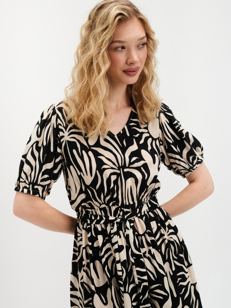 Czarno-biała sukienka z printem 