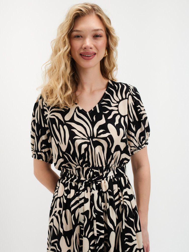 Czarno-biała sukienka z printem 