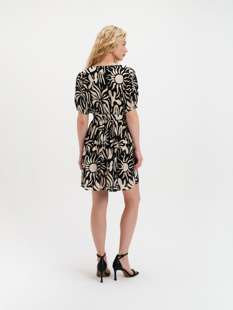 Czarno-biała sukienka z printem 