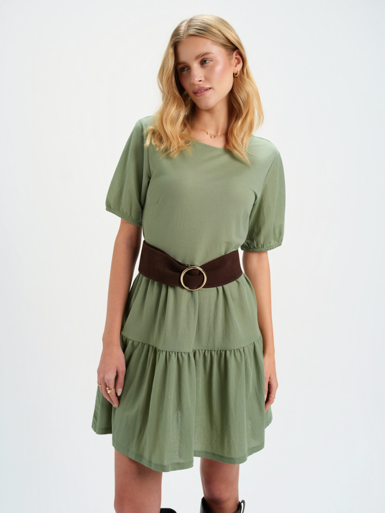 Oliwkowa sukienka z falbanką u dołu 