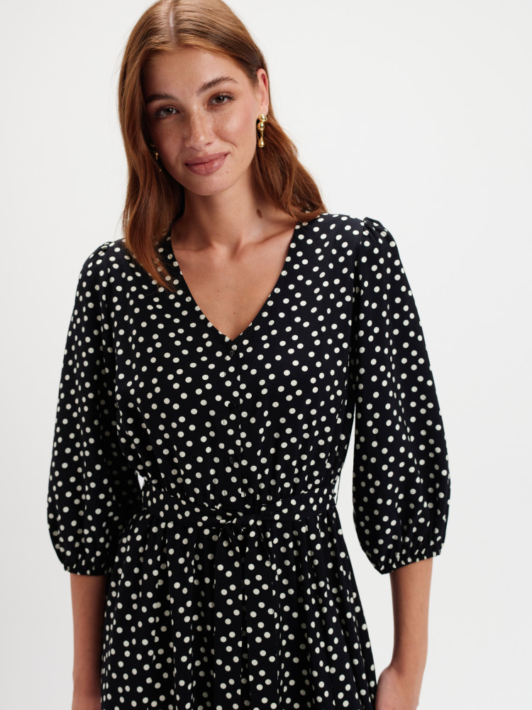 Sukienka midi w groszki 