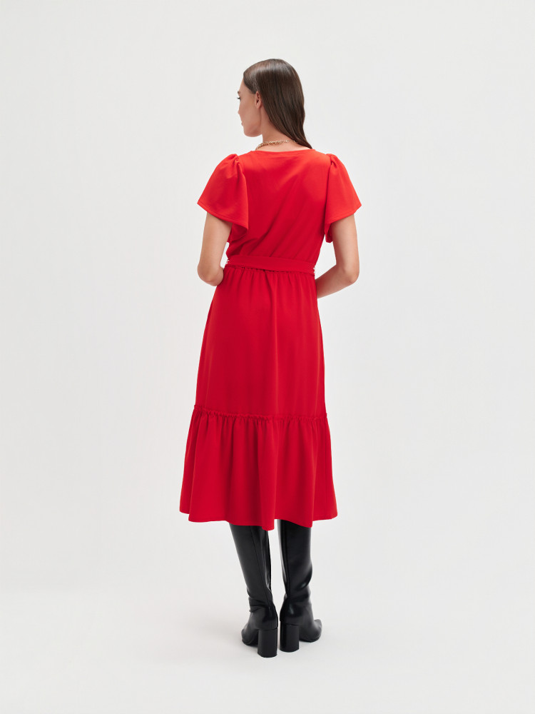 Czerwona midi sukienka z wiązaniem w talii 