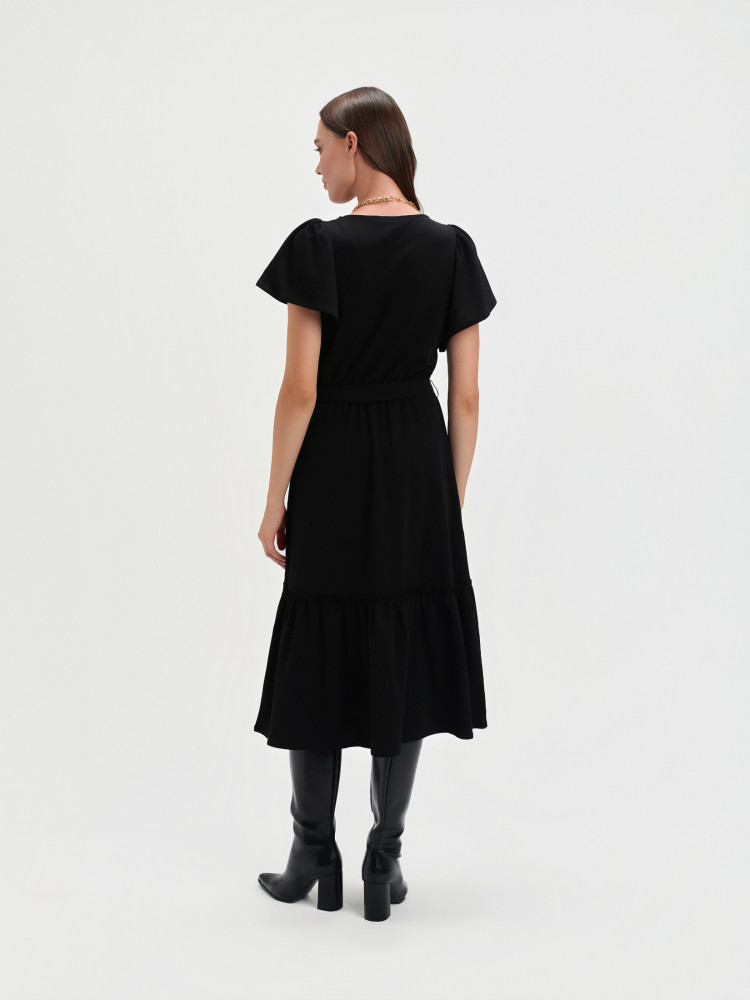 Czarna midi sukienka z wiązaniem w talii 