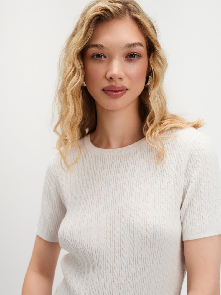 Biały sweter z fakturą z krótkim rękawem 