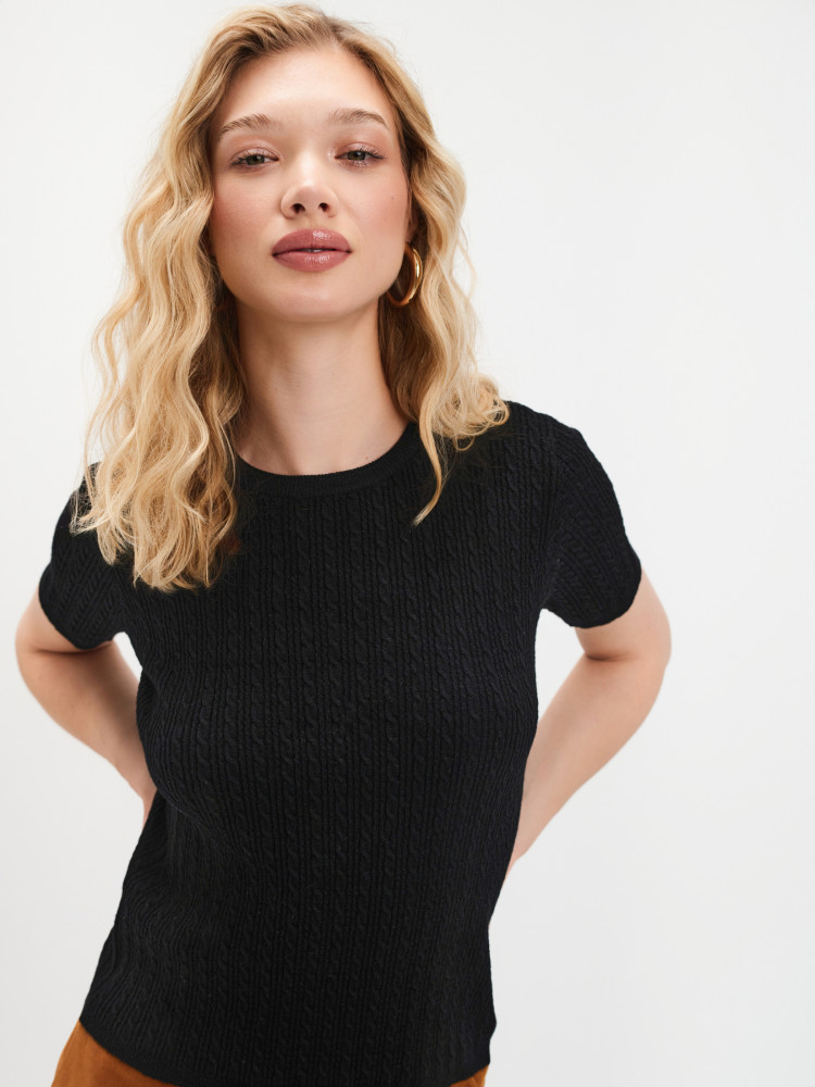 Czarny sweter z fakturą z krótkim rękawem 