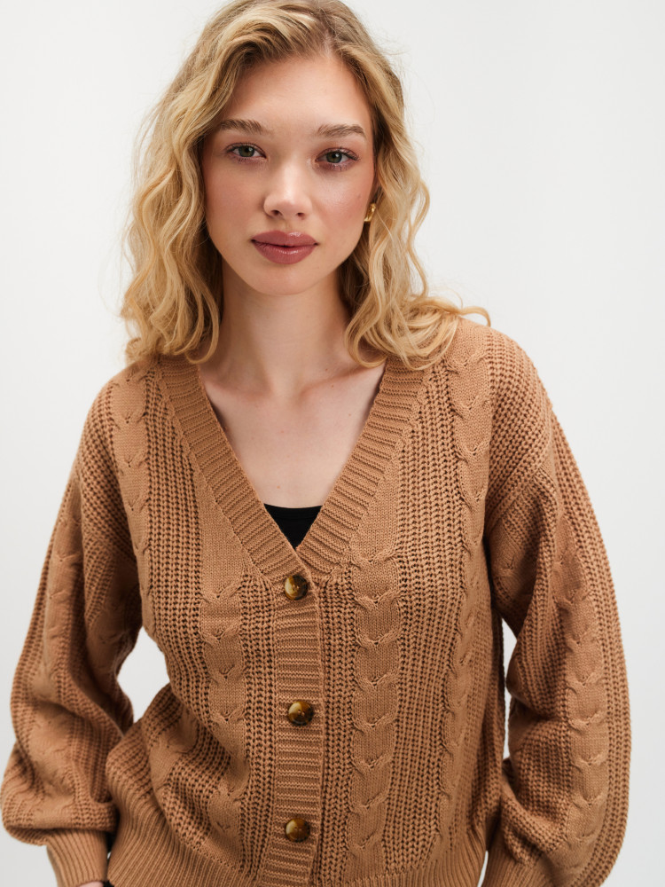 Brązowy kardigan z ozdobnym splotem 