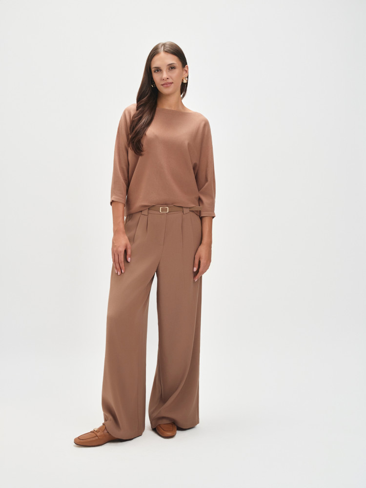 Klasyczny beżowy sweter 