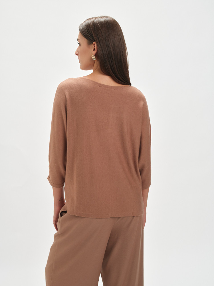 Klasyczny beżowy sweter 