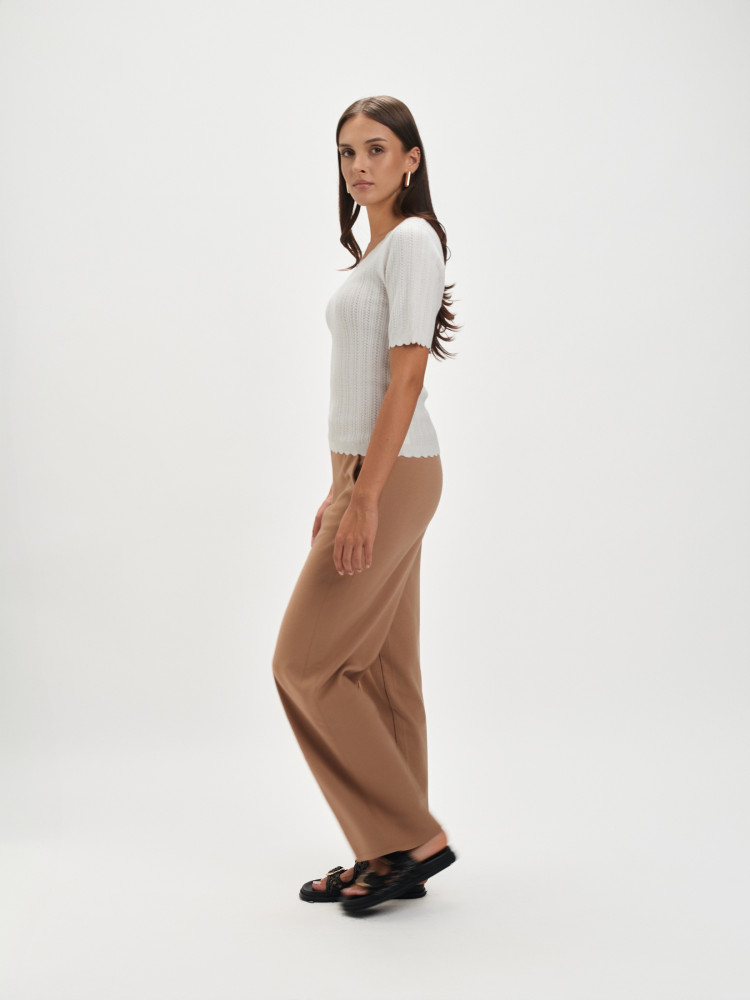 Sweter z ażurowym haftem 