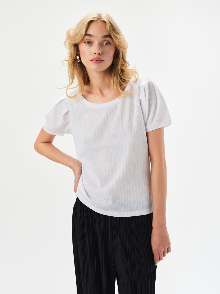 Top z fakturą w kolorze złamanej bieli 