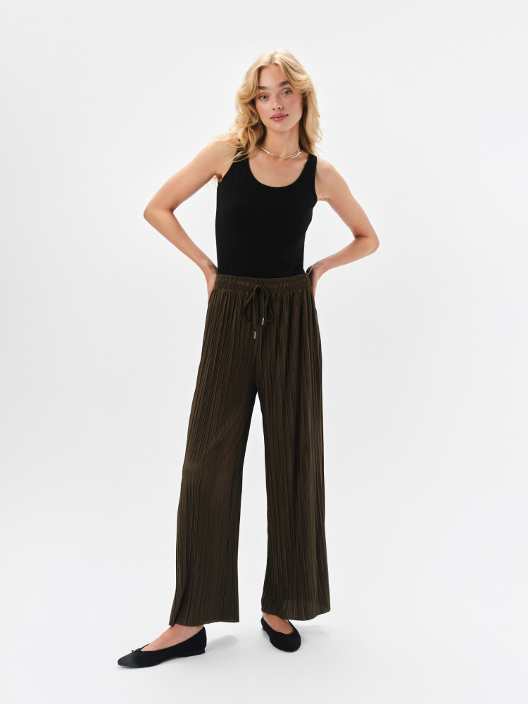 Czarny top bez rękawów