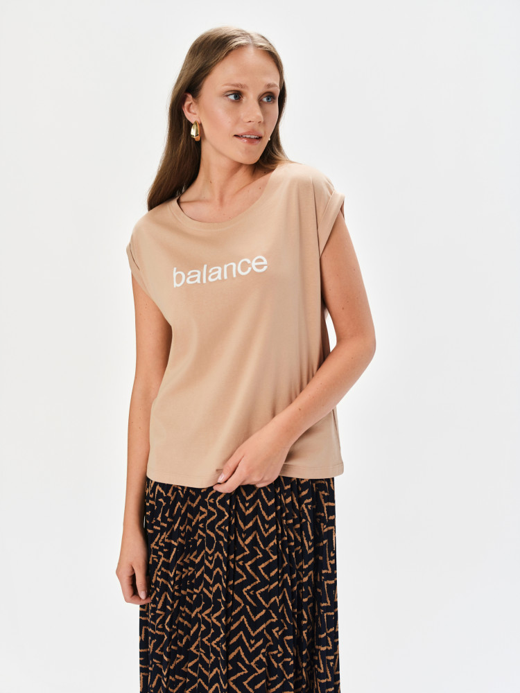T-shirt beżowy z napisem 