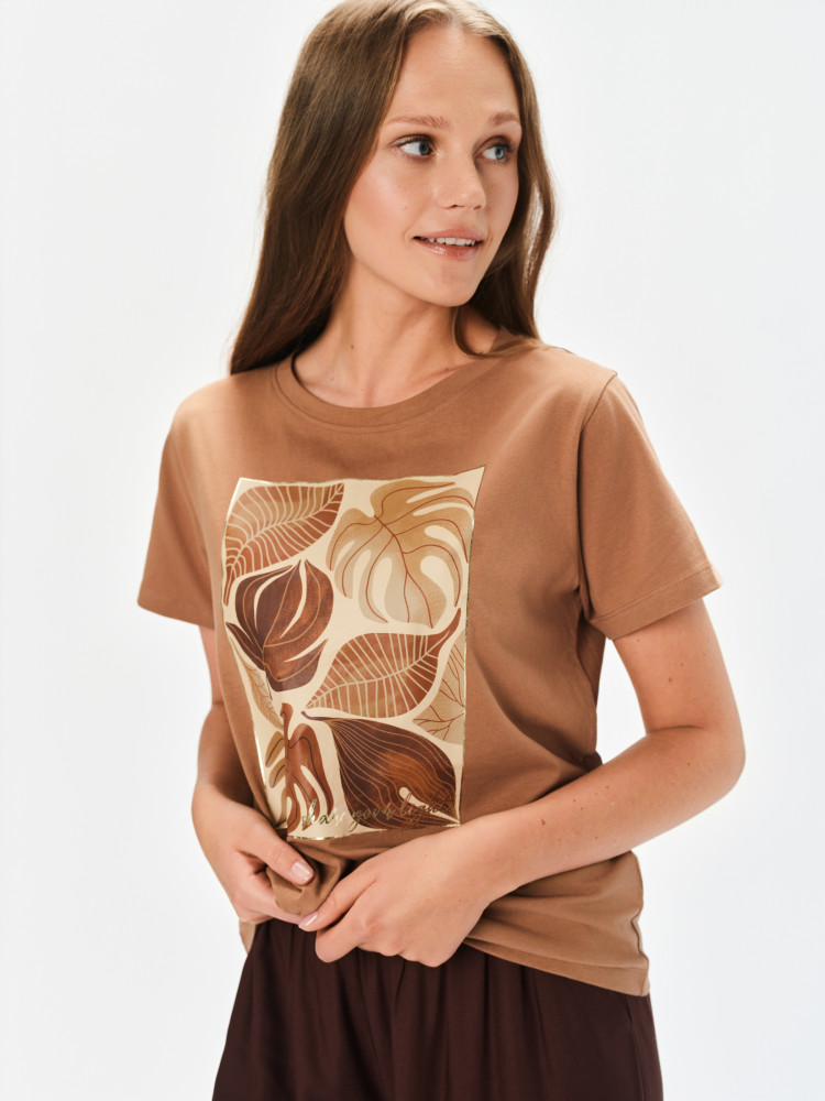 T-shirt w jasnobrązowym kolorze z nadrukiem 