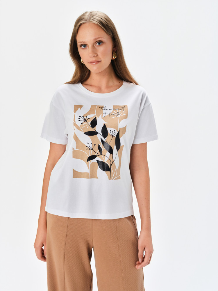 Biały t-shirt z grafiką