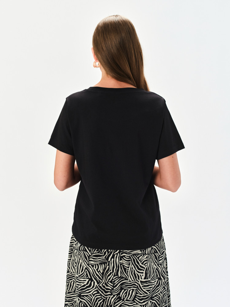 T-shirt z ozdobnym wytłaczanym nadrukiem