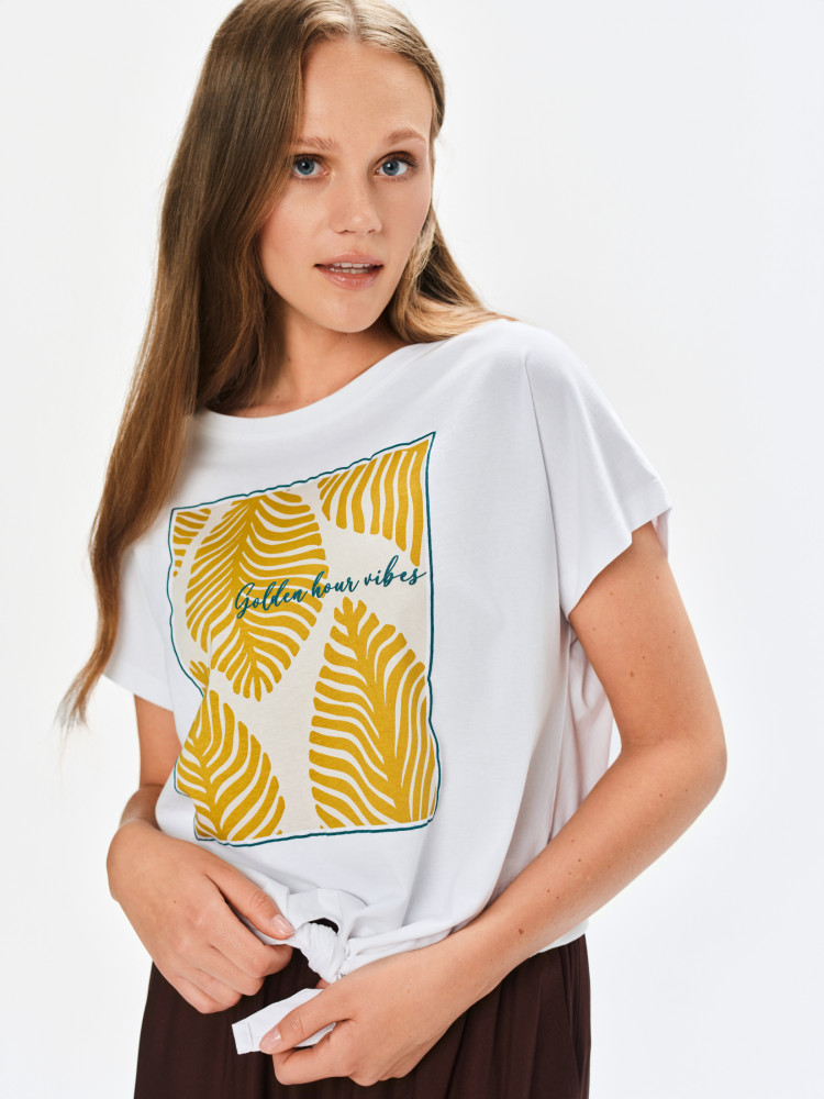Biały t-shirt z nadrukiem 