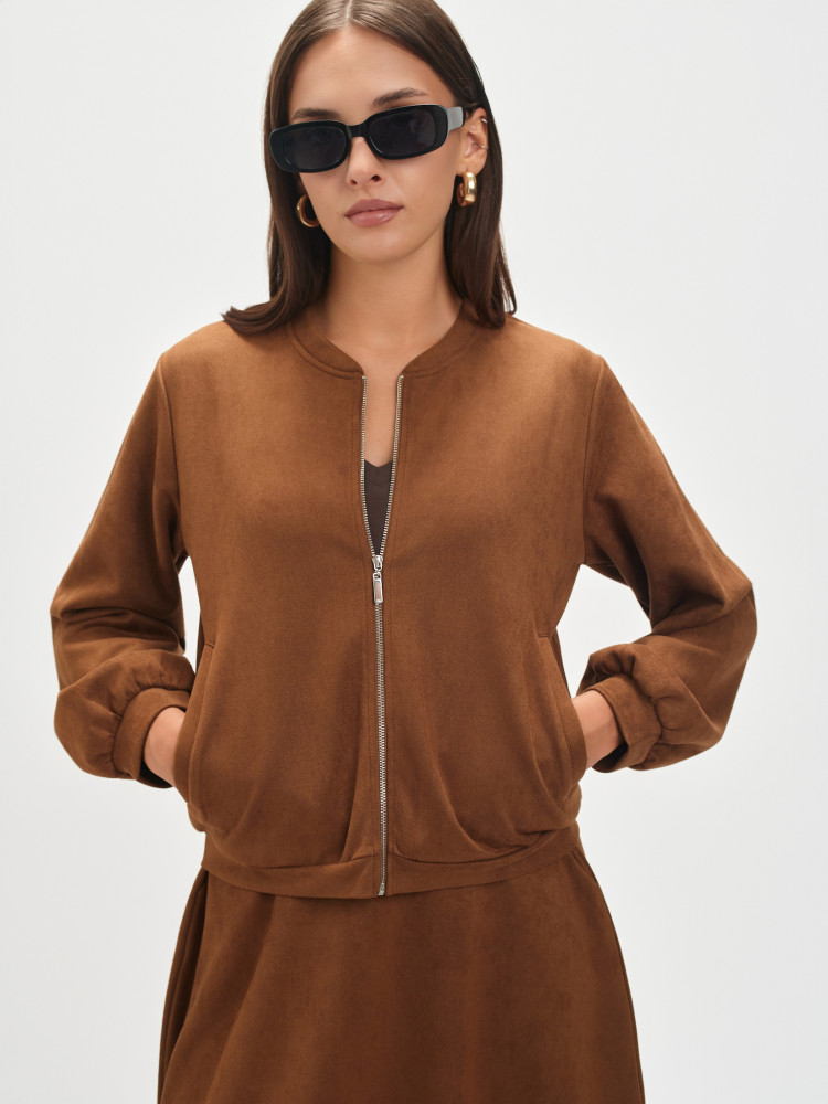 Ciemnobeżowy żakiet w stylu bomber 