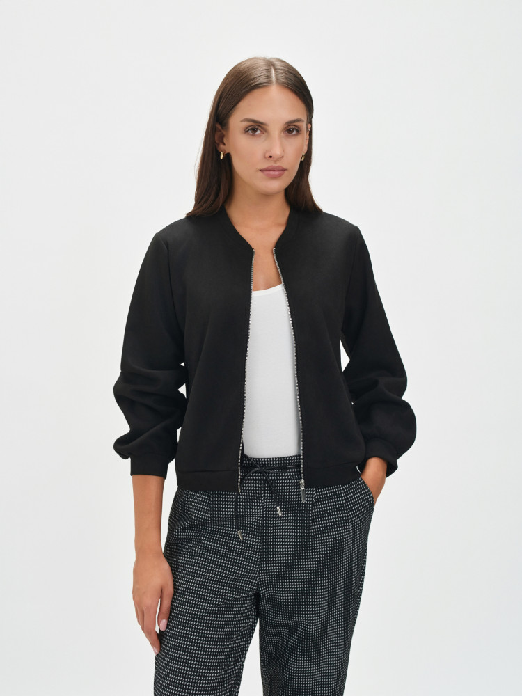 Czarny żakiet o kroju bomber 