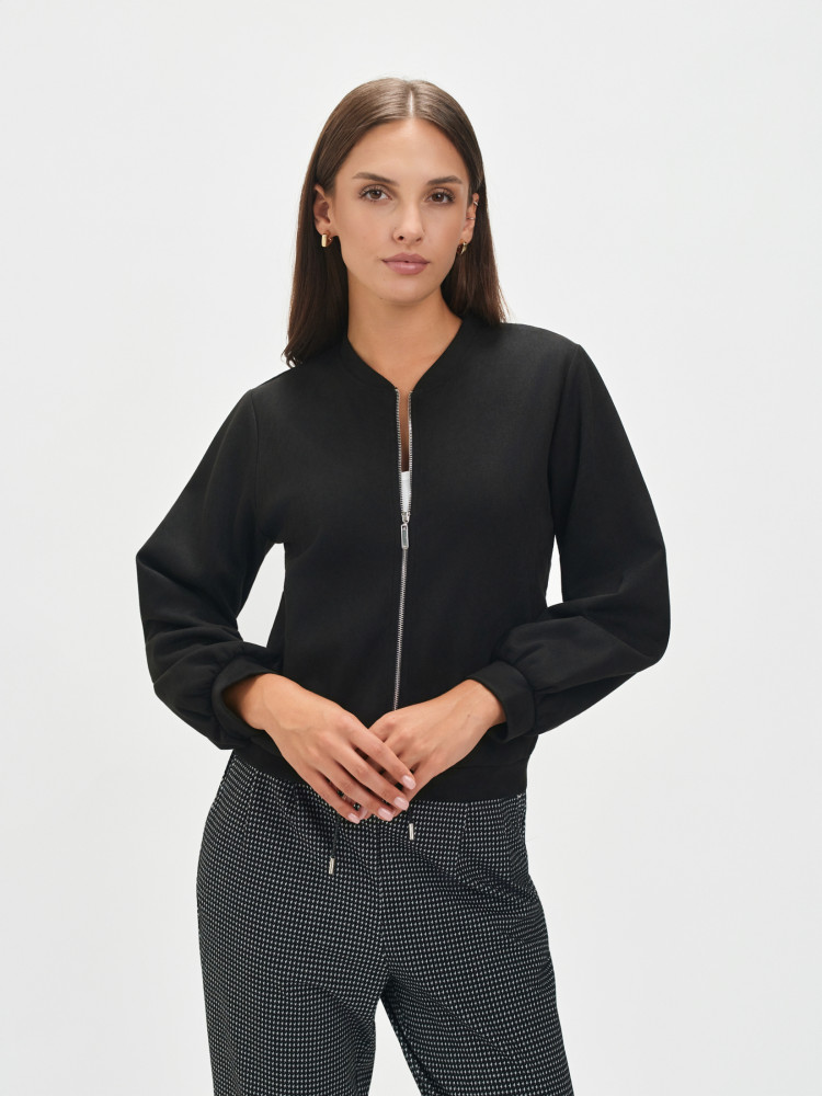 Czarny żakiet o kroju bomber 