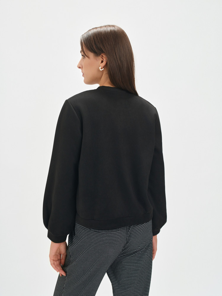 Czarny żakiet o kroju bomber 