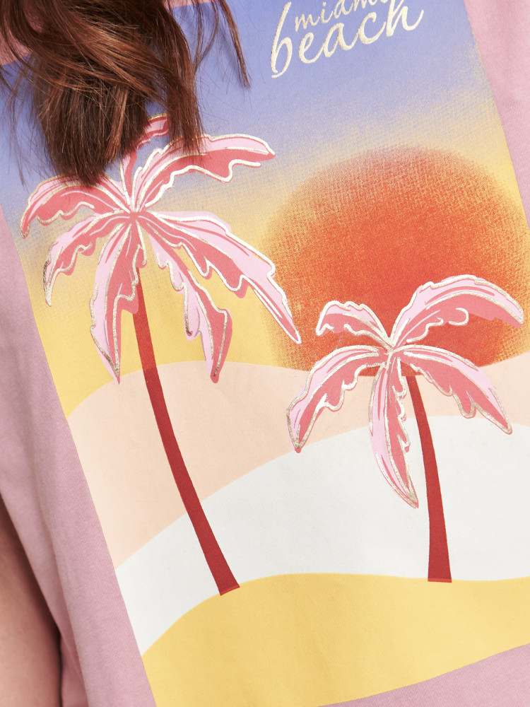 Luźny różowy t-shirt z nadrukiem 