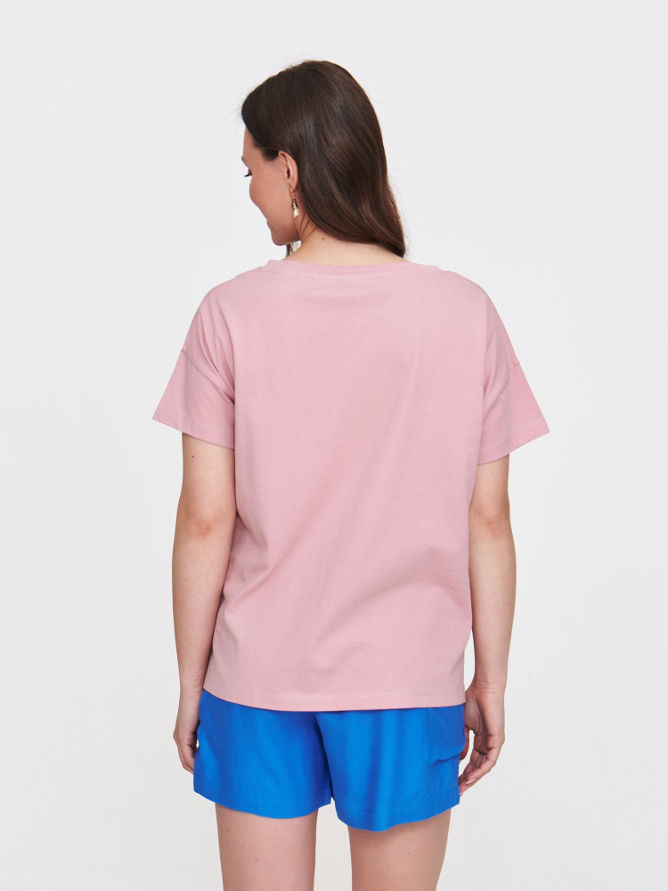 Luźny różowy t-shirt z nadrukiem 
