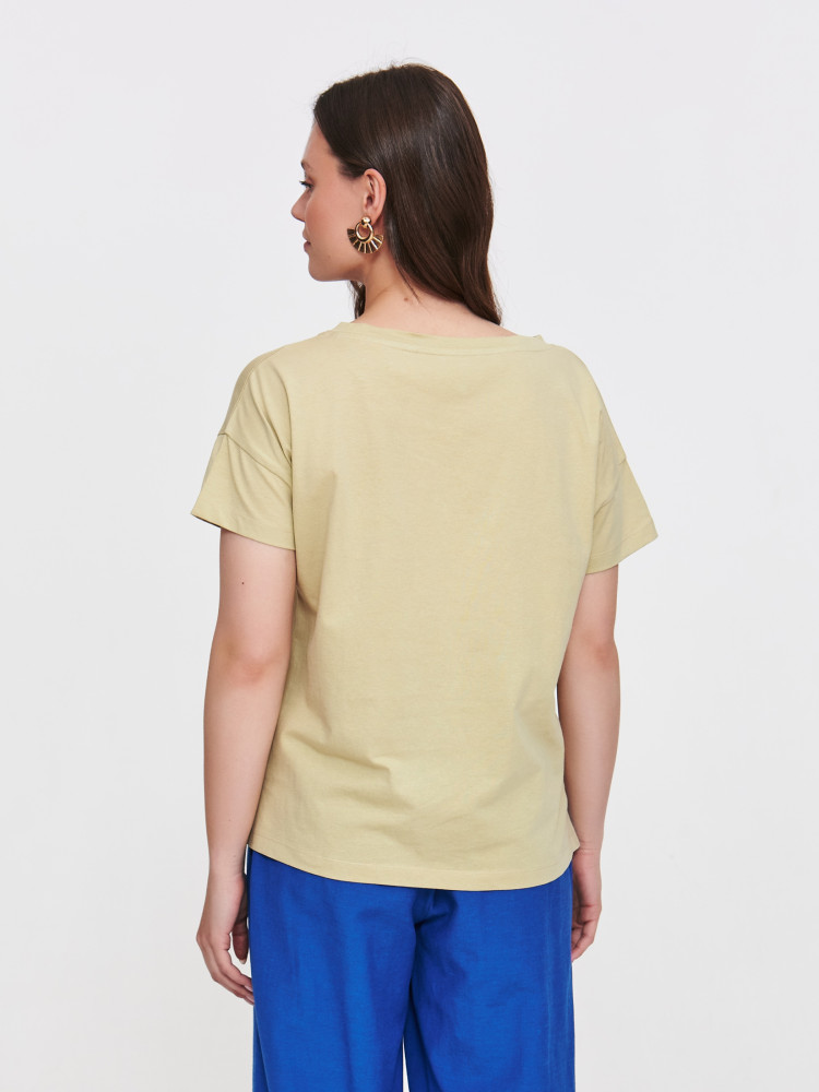 Luźny zielony t-shirt z nadrukiem 