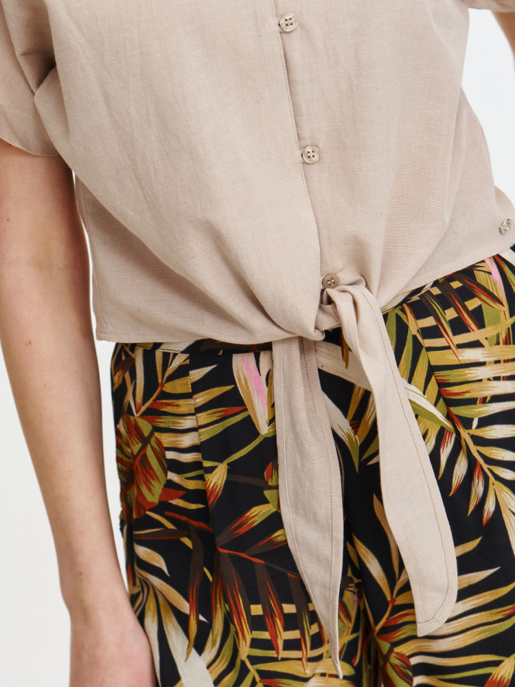 Beżowa bluzka z krótkim rękawem z domieszką lnu 