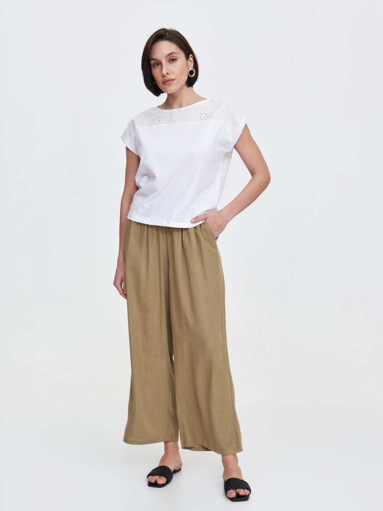 Bluzka z ażurowymi detalami 