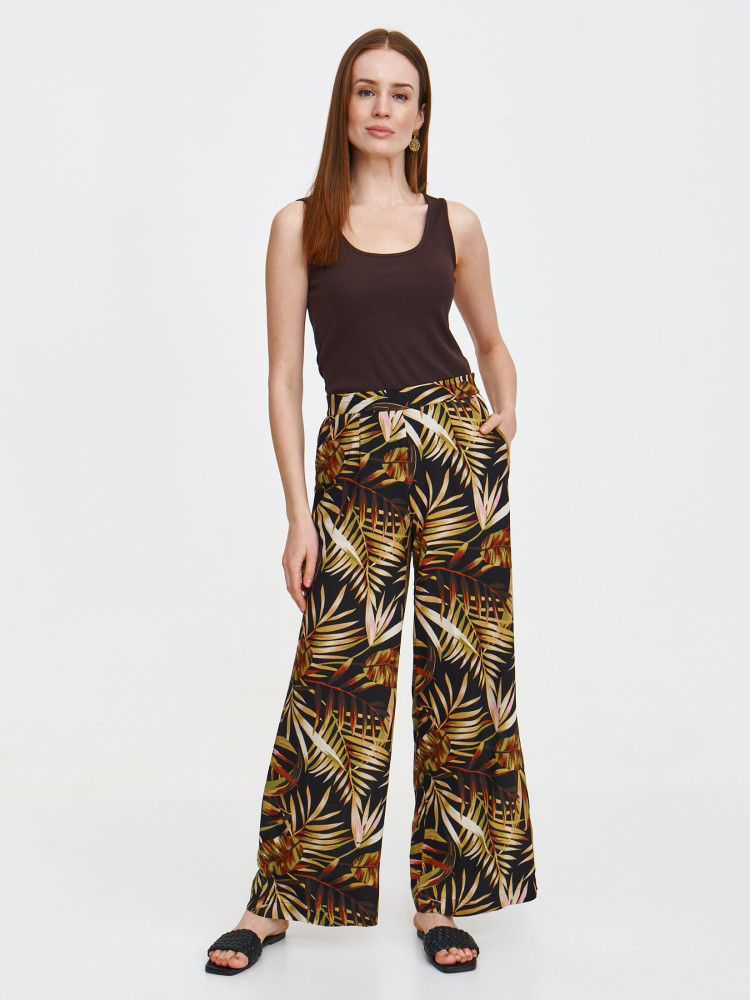 Brązowy top na ramiączkach z prążkowanej dzianiny 