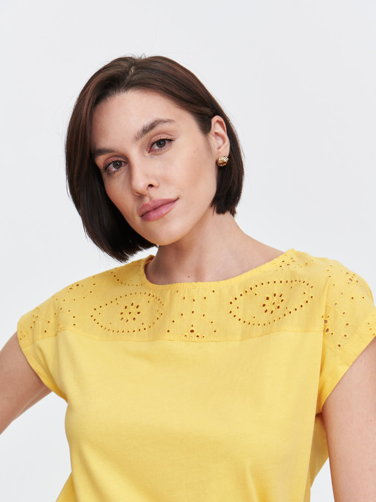 Żółta bluzka z ażurowym haftem 