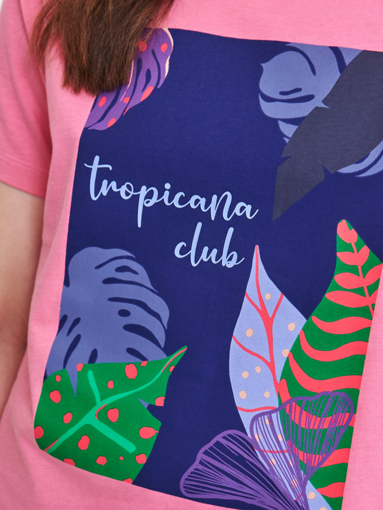 Różowy t-shirt z tropikalnym nadrukiem 