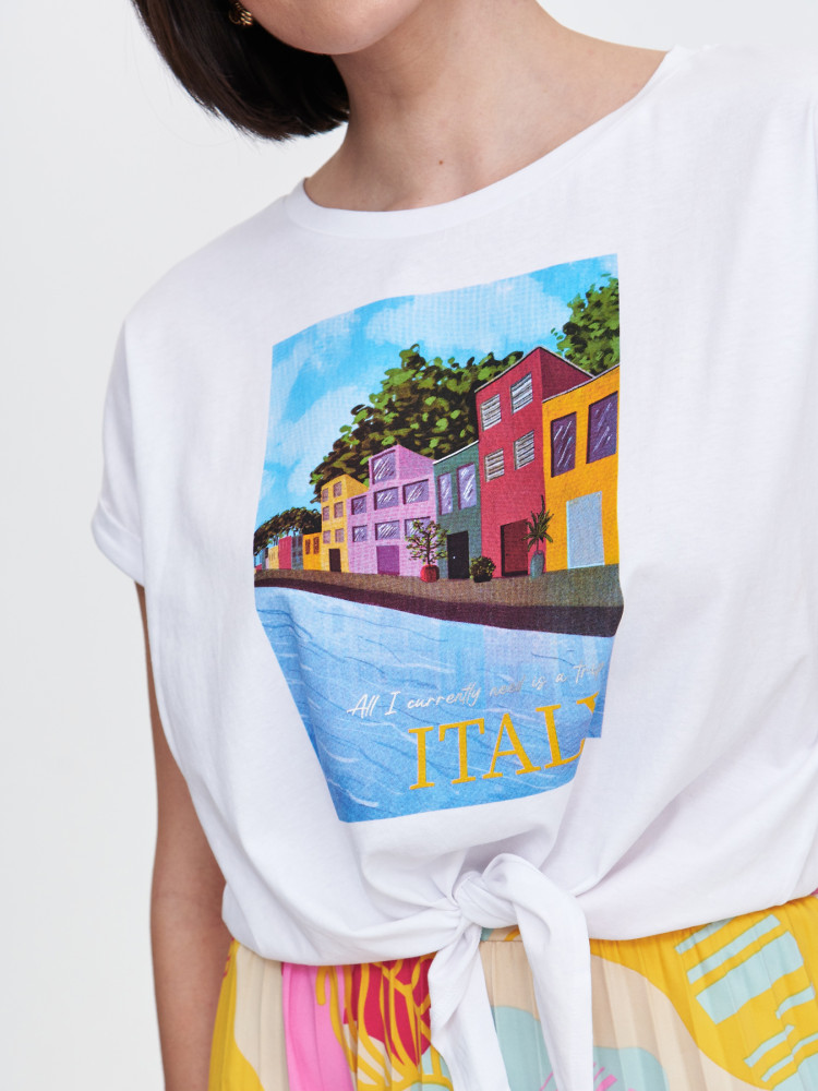 T-shirt o krótszym kroju z nadrukiem 