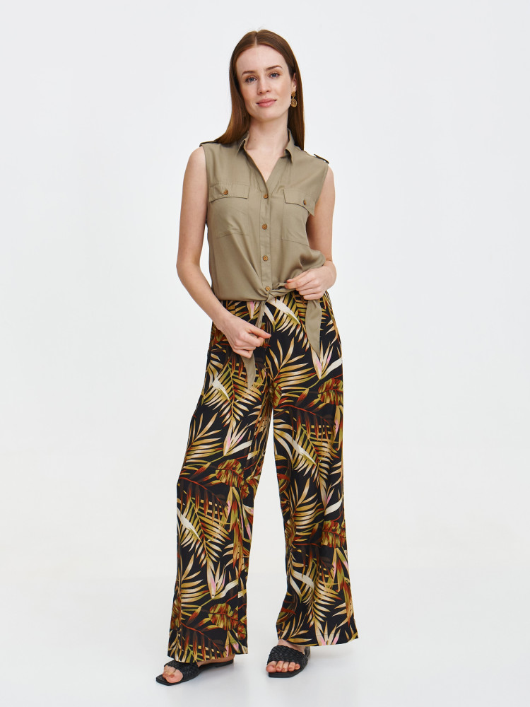 Zielona bluzka z wiązaniem u dołu  Zielona bluzka z wiązaniem u dołu