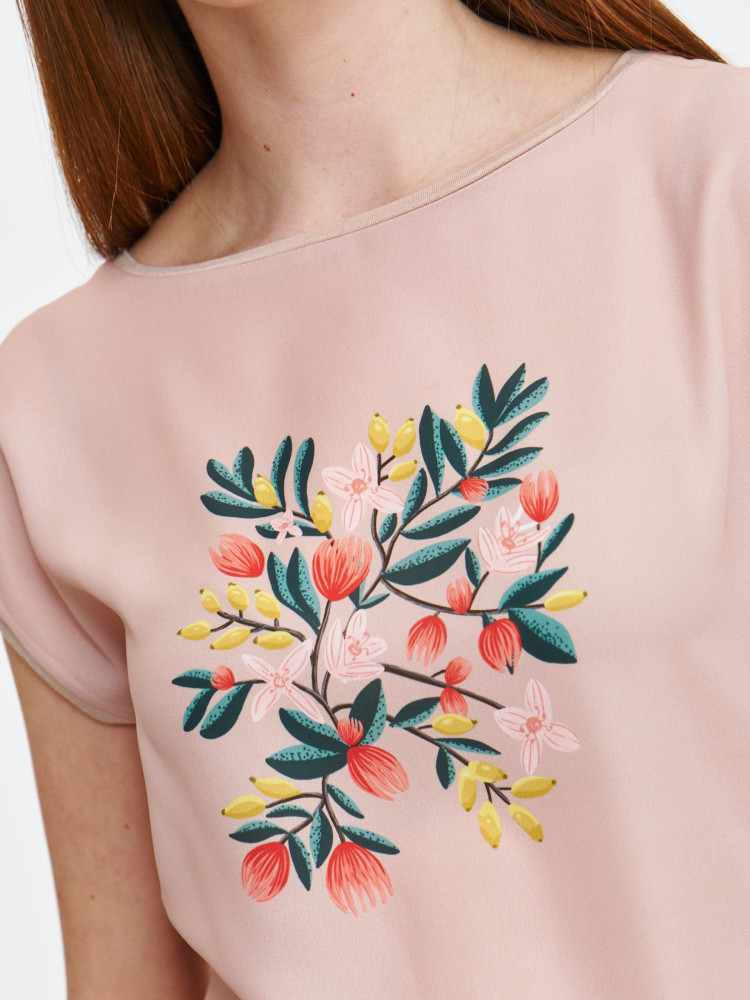 Delikatna beżowa bluzka z nadrukiem 