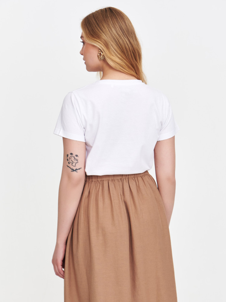 Biała bluzka z haftowanym zdobieniem 