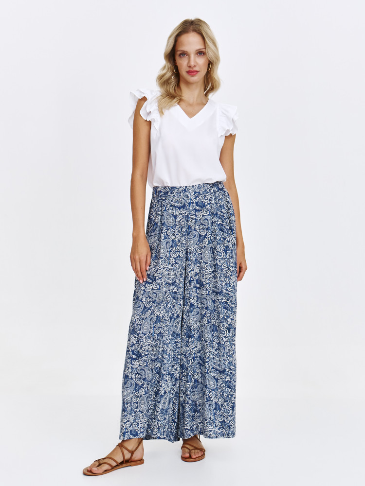 Biała bluzka z efektownymi rękawkami 