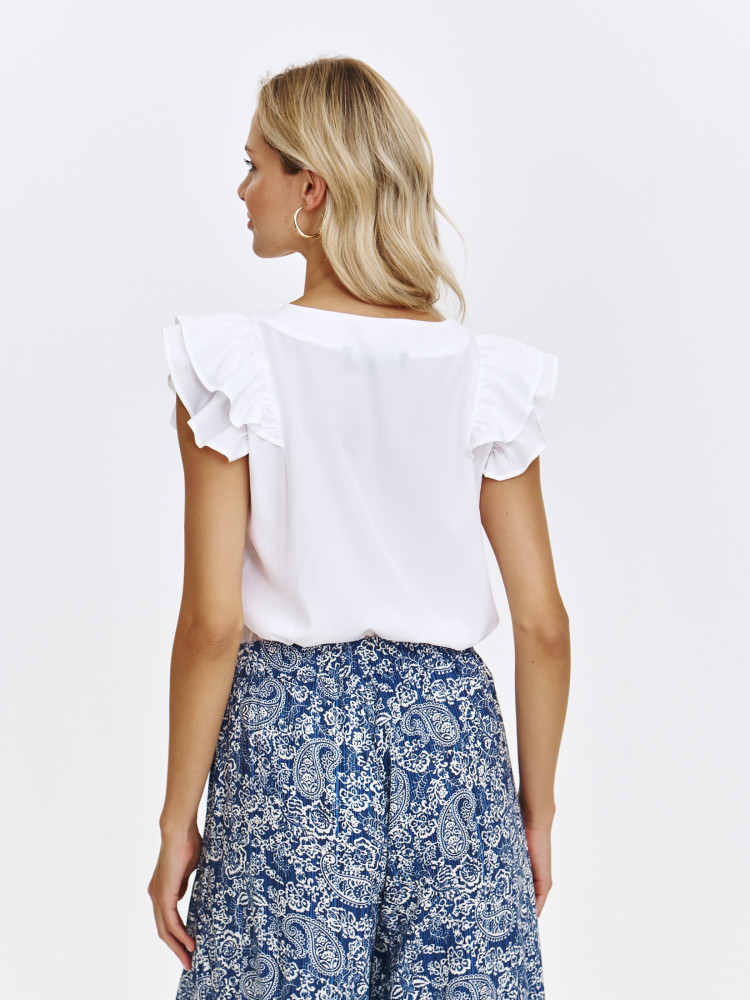 Biała bluzka z efektownymi rękawkami 