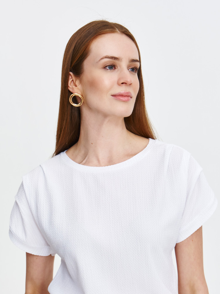 Biała bluzka z marszczeniem na rękawach 