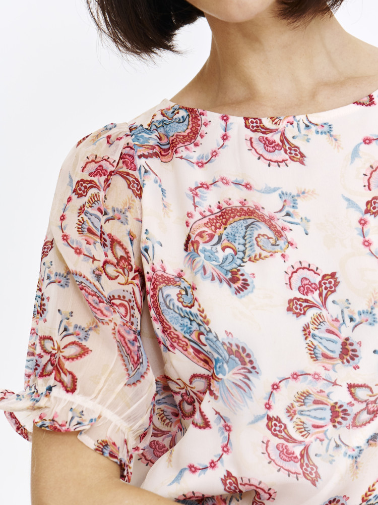 Bluzka we wzory w kolorze pastelowego różu 