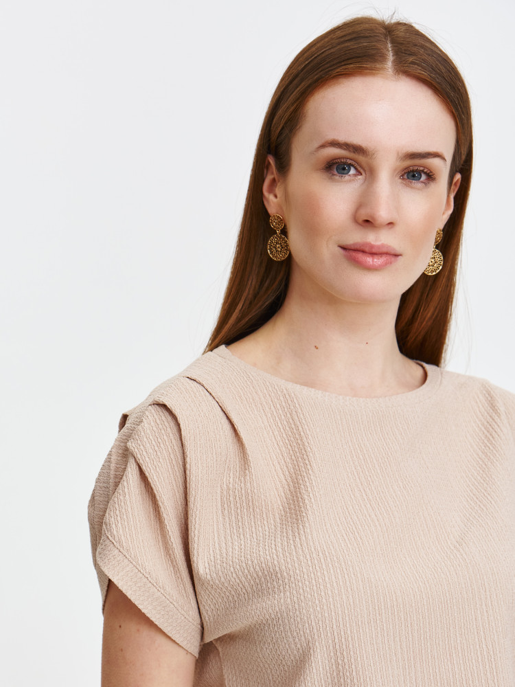 Beżowa bluzka z marszczeniem na rękawach 