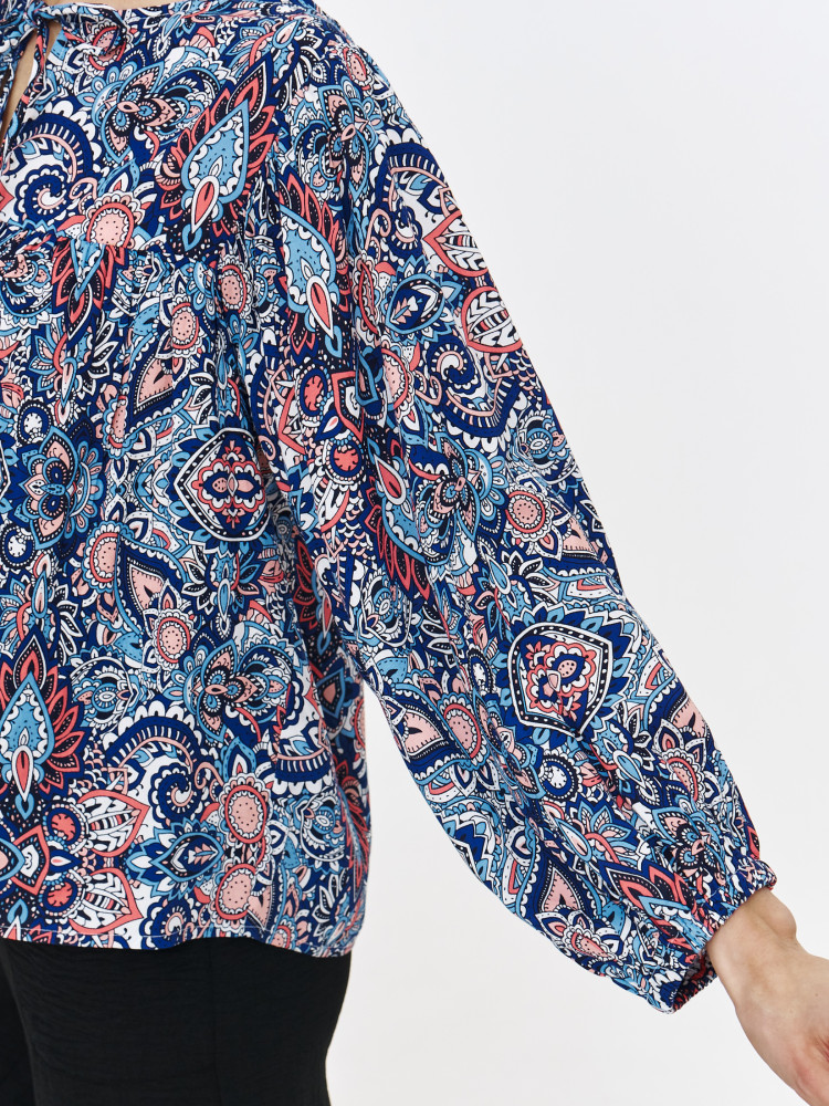 Bluzka o luźnym kroju w orientalne wzory 