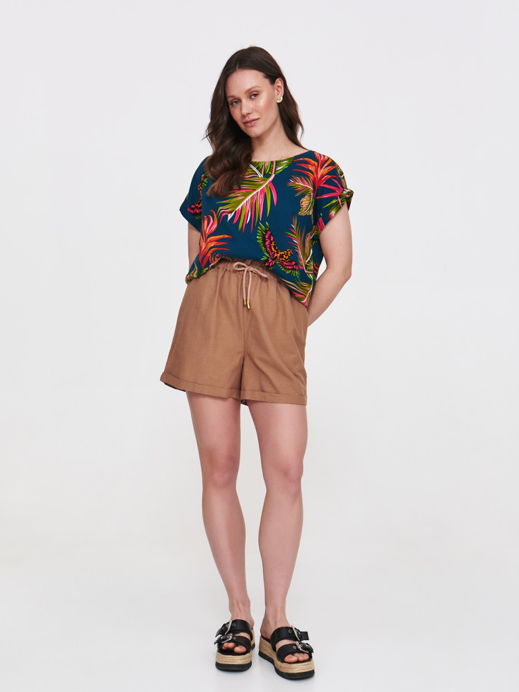 Granatowa bluzka z tropikalnym motywem 