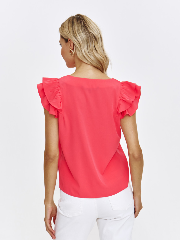 Czerwona bluzka z efektownymi rękawkami 